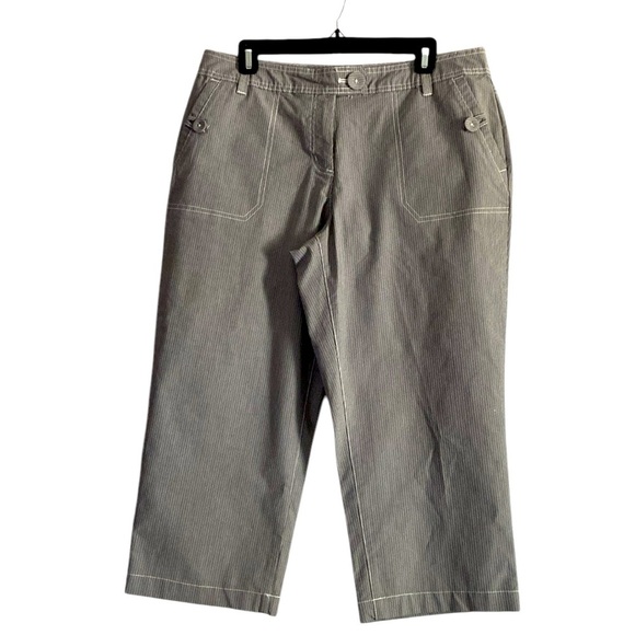 Liz Claiborne Women’s Gray Striped Stretch Cotton Capri Pants Size 12 - Picture 1 of 4